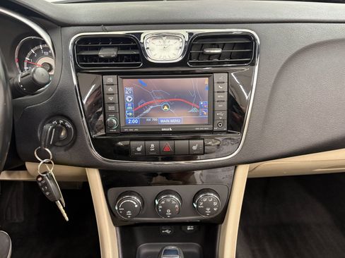 Used 2011 Chrysler 200 Limited FWD image 18