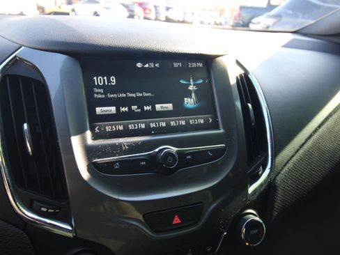 Used 2018 Chevrolet Cruze LT w/ Convenience Package image 15