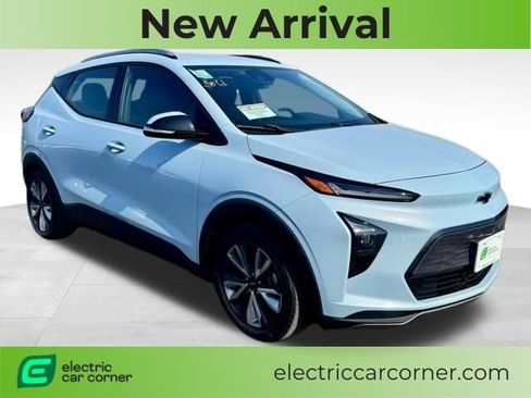 Used 2022 Chevrolet Bolt EUV LT w/ Convenience Package FWD image 1