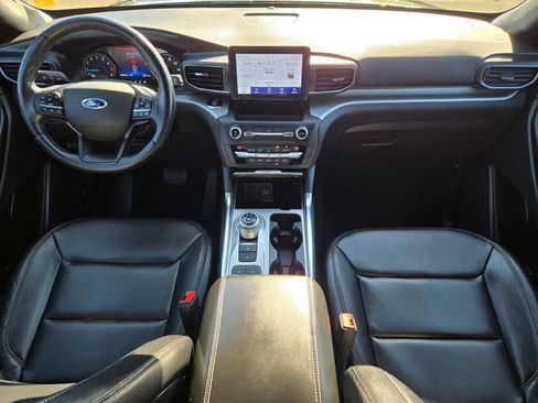 Used 2020 Ford Explorer XLT w/ Equipment Group 202A RWD image 17
