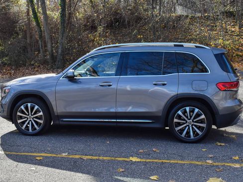 Used 2021 Mercedes-Benz GLB 250 4MATIC image 4