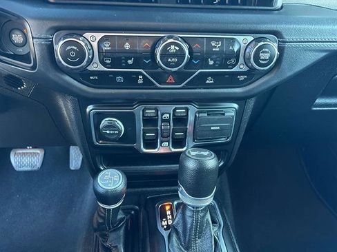 Used 2024 Jeep Wrangler Unlimited Sahara image 25