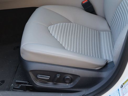 Used 2023 Toyota Camry SE AWD/4WD image 13