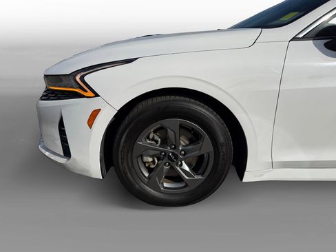 Used 2022 Kia K5 LXS image 9