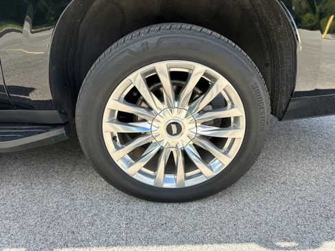 Used 2023 Cadillac Escalade ESV Premium Luxury image 14