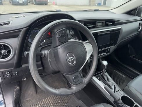 Used 2019 Toyota Corolla LE image 10