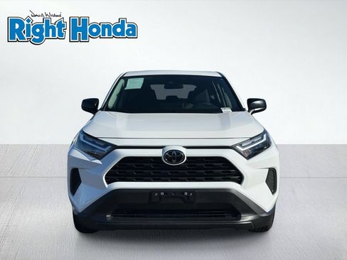 Used 2025 Toyota RAV4 LE AWD/4WD image 5