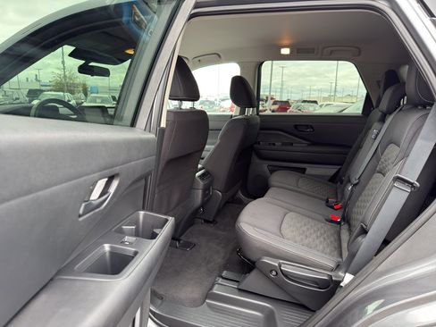 Certified 2024 Nissan Pathfinder SV image 29