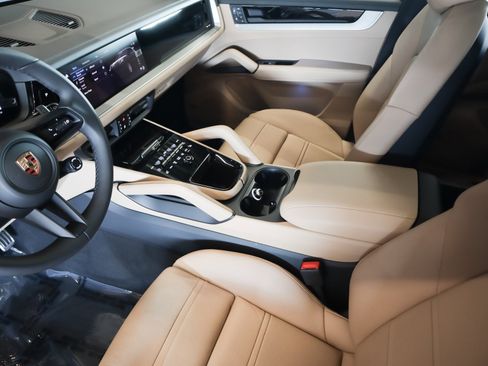 New 2026 Porsche Cayenne S image 17