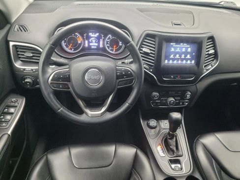 Used 2019 Jeep Cherokee Latitude Plus w/ Cold Weather Group AWD/4WD image 22
