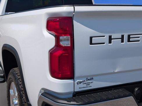 Used 2022 Chevrolet Silverado 2500 LTZ w/ LTZ Convenience Package AWD/4WD image 11