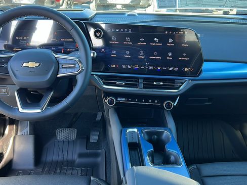 New 2026 Chevrolet Equinox EV LT image 15