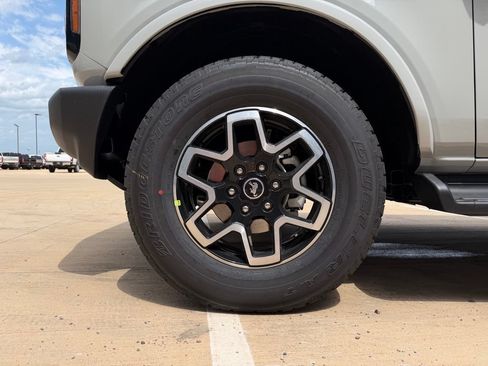New 2026 Ford Bronco Outer Banks AWD/4WD image 9