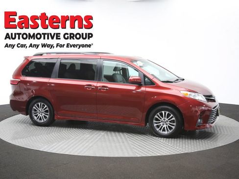 Used 2019 Toyota Sienna XLE FWD image 49