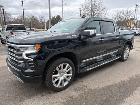 Used 2025 Chevrolet Silverado 1500 High Country w/ High Country Premium Package AWD/4WD image 7