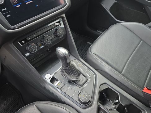 Used 2021 Volkswagen Tiguan SE R-Line image 27