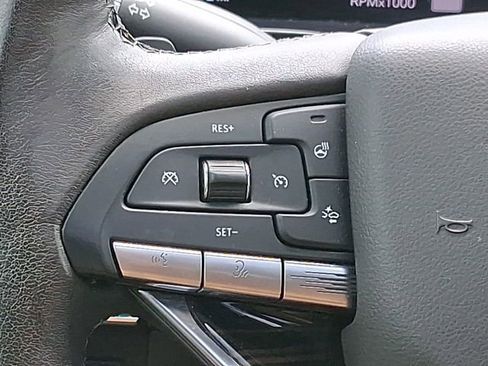 Used 2022 Cadillac Escalade Premium Luxury image 11