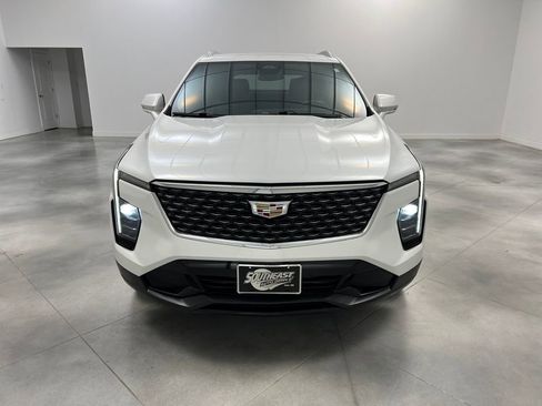 Used 2024 Cadillac XT4 Premium Luxury image 2