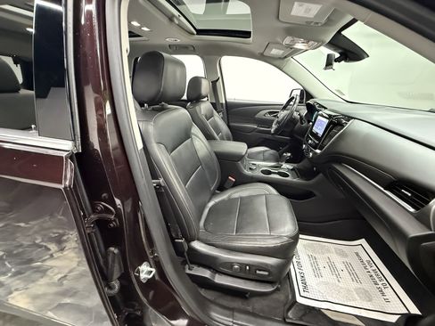Used 2020 Chevrolet Traverse LT image 23