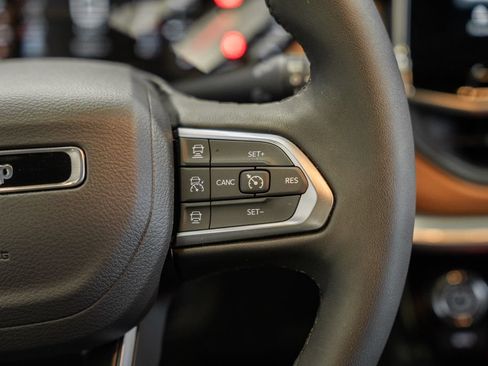 Certified 2025 Jeep Compass Limited AWD/4WD image 28
