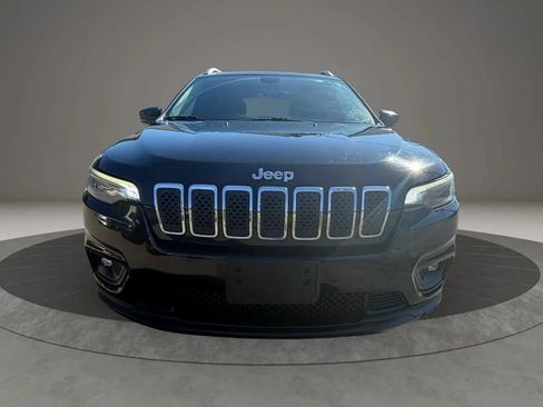 Used 2019 Jeep Cherokee Latitude Plus w/ Cold Weather Group AWD/4WD image 2