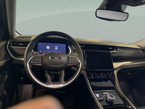 Used 2023 Jeep Grand Cherokee Limited image 9