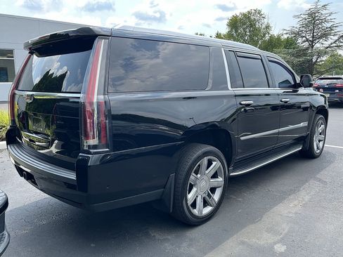 Used 2020 Cadillac Escalade ESV Luxury AWD/4WD image 3