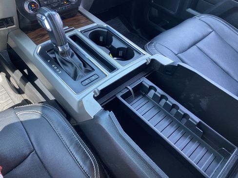 Used 2018 Ford F150 Lariat w/ Equipment Group 502A Luxury AWD/4WD image 11