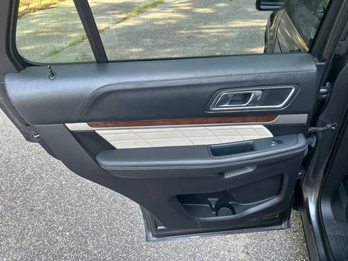 Used 2016 Ford Explorer Platinum AWD/4WD image 26