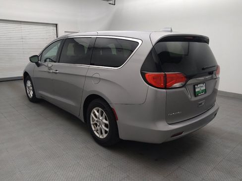 Used 2017 Chrysler Pacifica Touring FWD image 5