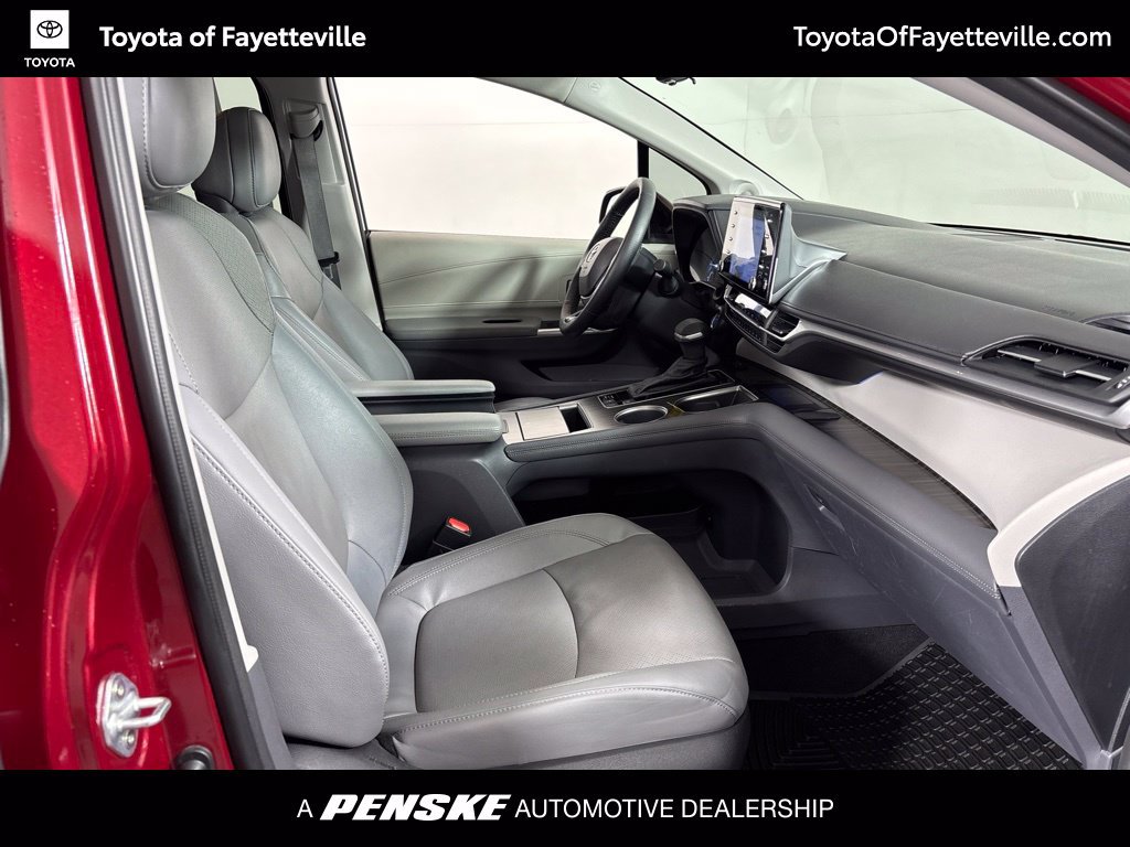 Certified 2023 Toyota Sienna Limited FWD image 8