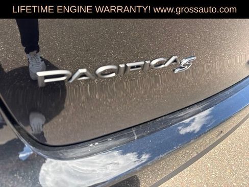 Used 2025 Chrysler Pacifica Limited FWD image 13