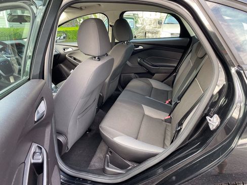 Used 2014 Ford Focus SE w/ SE Winter Package FWD image 11
