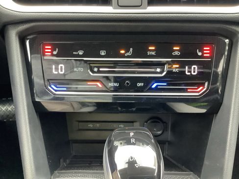 New 2026 Volkswagen Taos SE FWD image 24