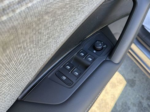 Used 2025 Volkswagen Tiguan S image 23