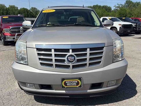 Used 2007 Cadillac Escalade EXT w/ Information Package AWD/4WD image 3