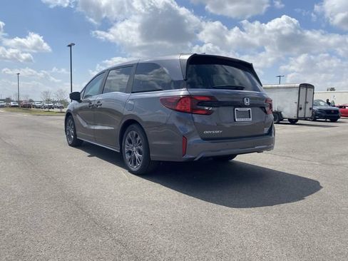 New 2026 Honda Odyssey Touring image 3