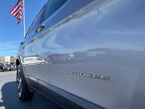 Used 2019 Jeep Cherokee Limited image 7