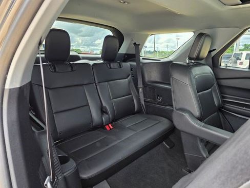 Used 2023 Ford Explorer XLT w/ Equipment Group 202A AWD/4WD image 17
