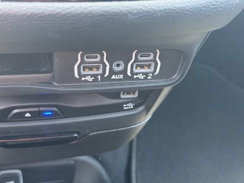 Used 2022 Chrysler Pacifica Touring-L w/ Uconnect Theater Family Group AWD/4WD image 27