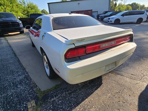 Used 2014 Dodge Challenger R/T RWD image 5