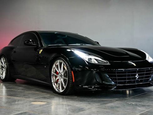 Used 2018 Ferrari GTC4Lusso AWD/4WD image 3