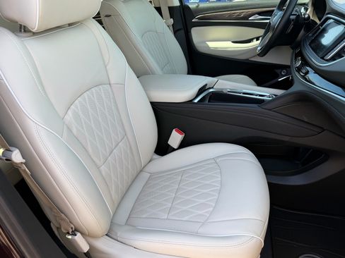Used 2024 Buick Enclave Avenir w/ Avenir Technology Package AWD/4WD image 10