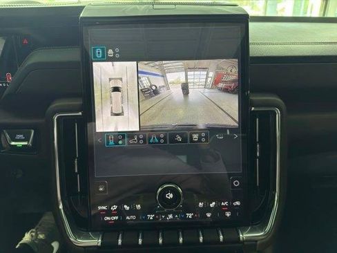 Used 2025 GMC Yukon Denali Ultimate AWD/4WD image 25