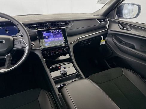 New 2025 Jeep Grand Cherokee L Altitude image 23