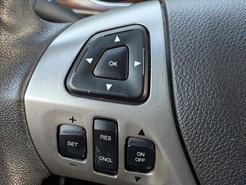 Used 2018 Ford Taurus Limited FWD image 16