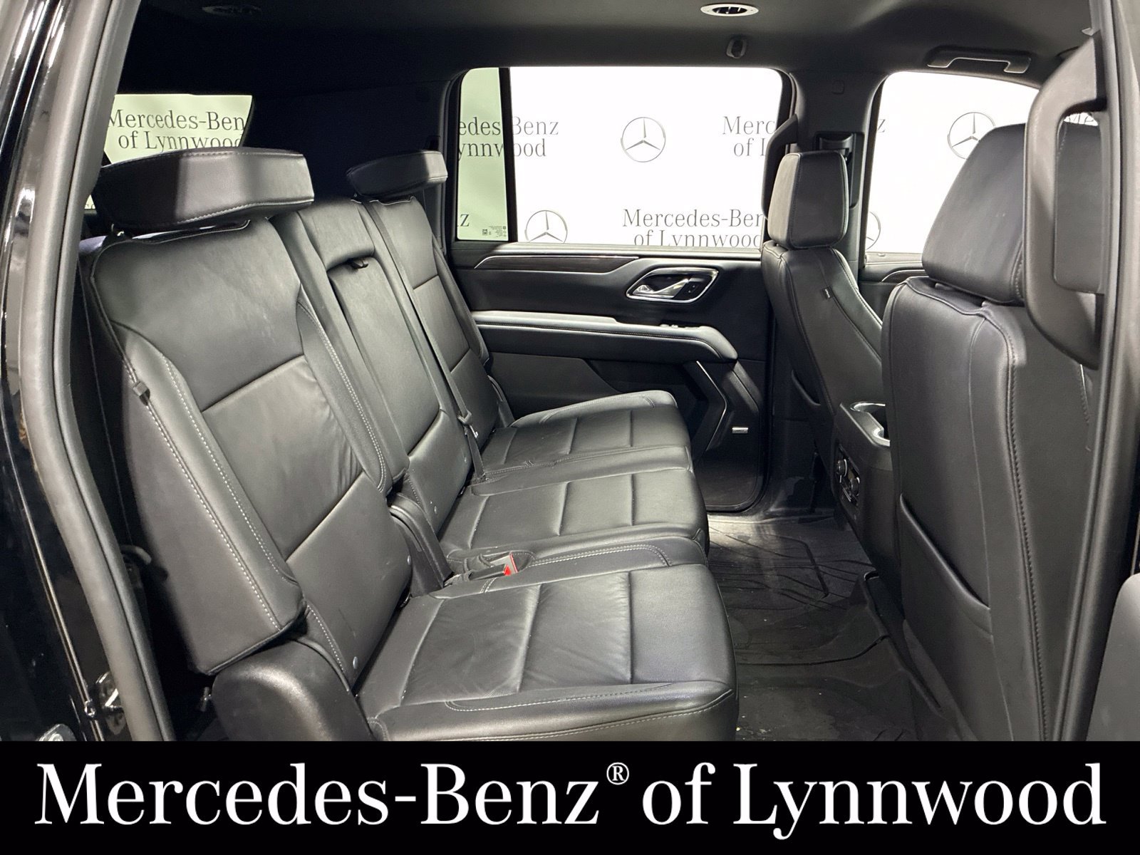 Used 2024 Chevrolet Suburban LT w/ Luxury Package AWD/4WD image 6