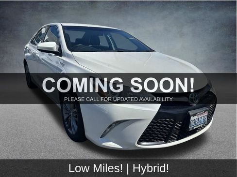 Used 2015 Toyota Camry SE FWD image 1