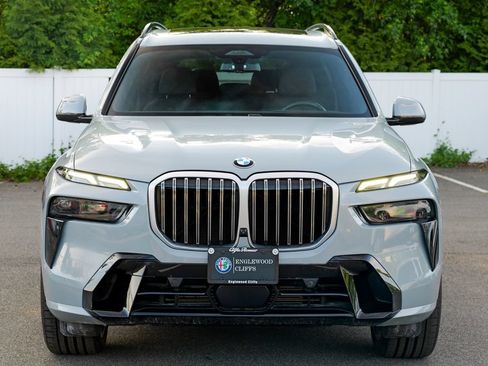 Used 2024 BMW X7 xDrive40i w/ M Sport Package AWD/4WD image 2
