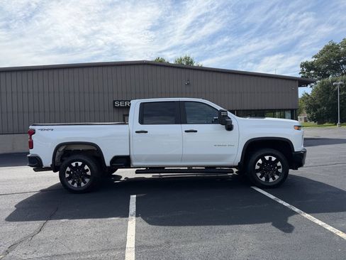 Used 2020 Chevrolet Silverado 2500 Custom w/ Custom Value Package AWD/4WD image 3